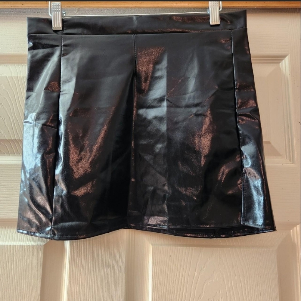 Shiny Black / faux leather Mini Skirt